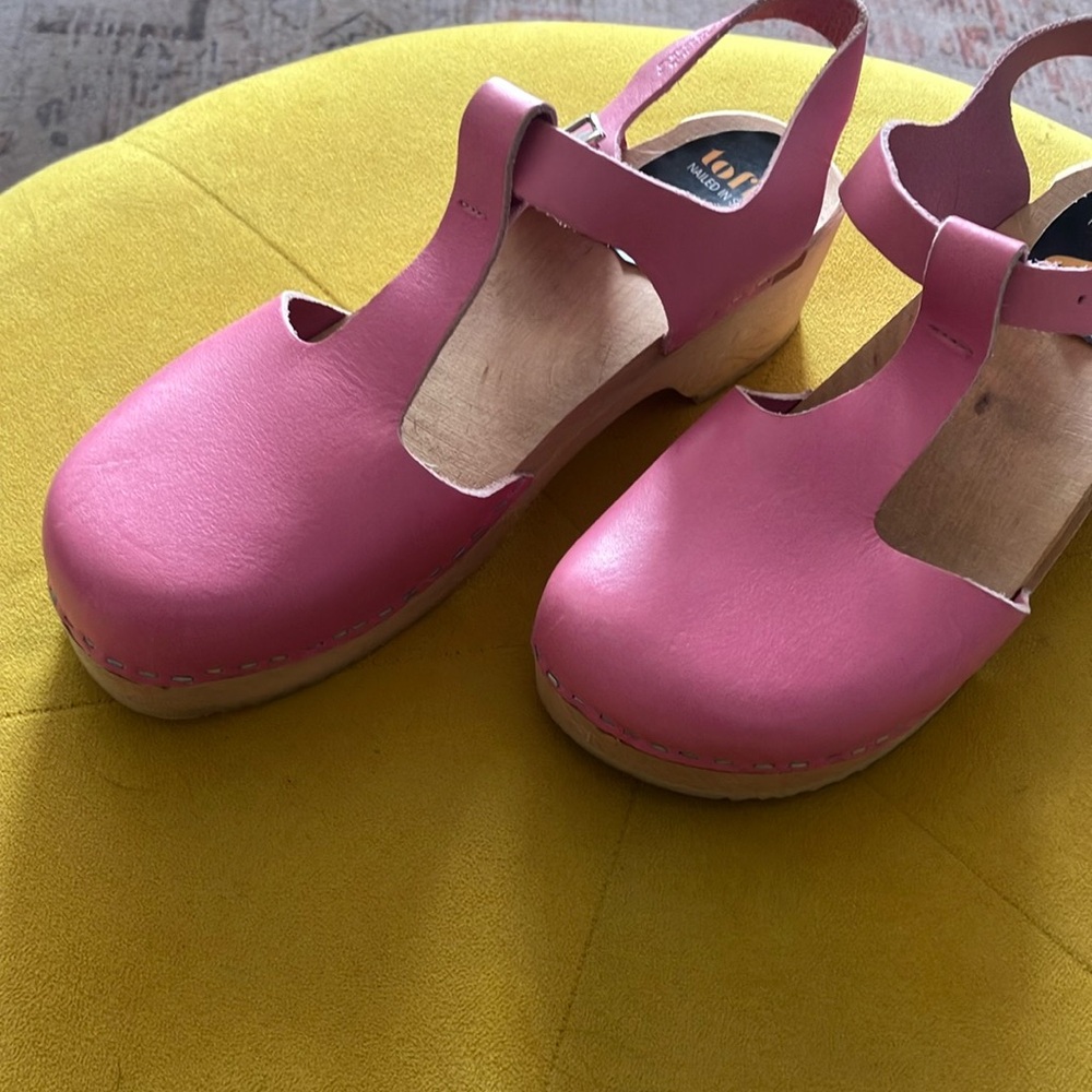 Size 41, (10) Swedish Hasbeens pink wooden MaryJanes